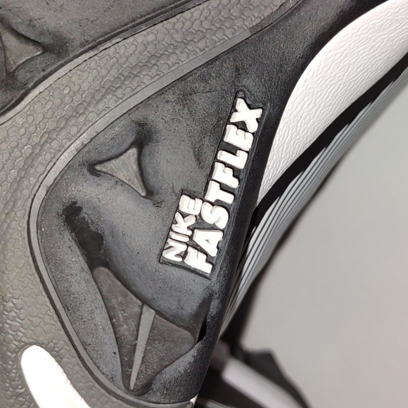 Nike Youth Soccer Cleats - Picture 5 of 11